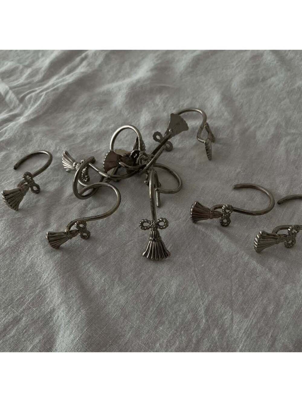 Tassel shower hooks